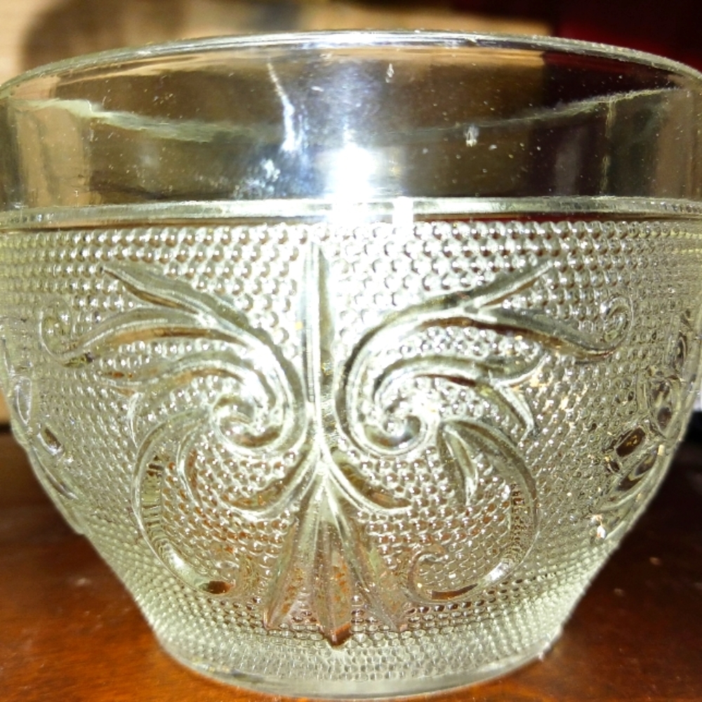 Vintage Depression Era Sandwich Pattern cups